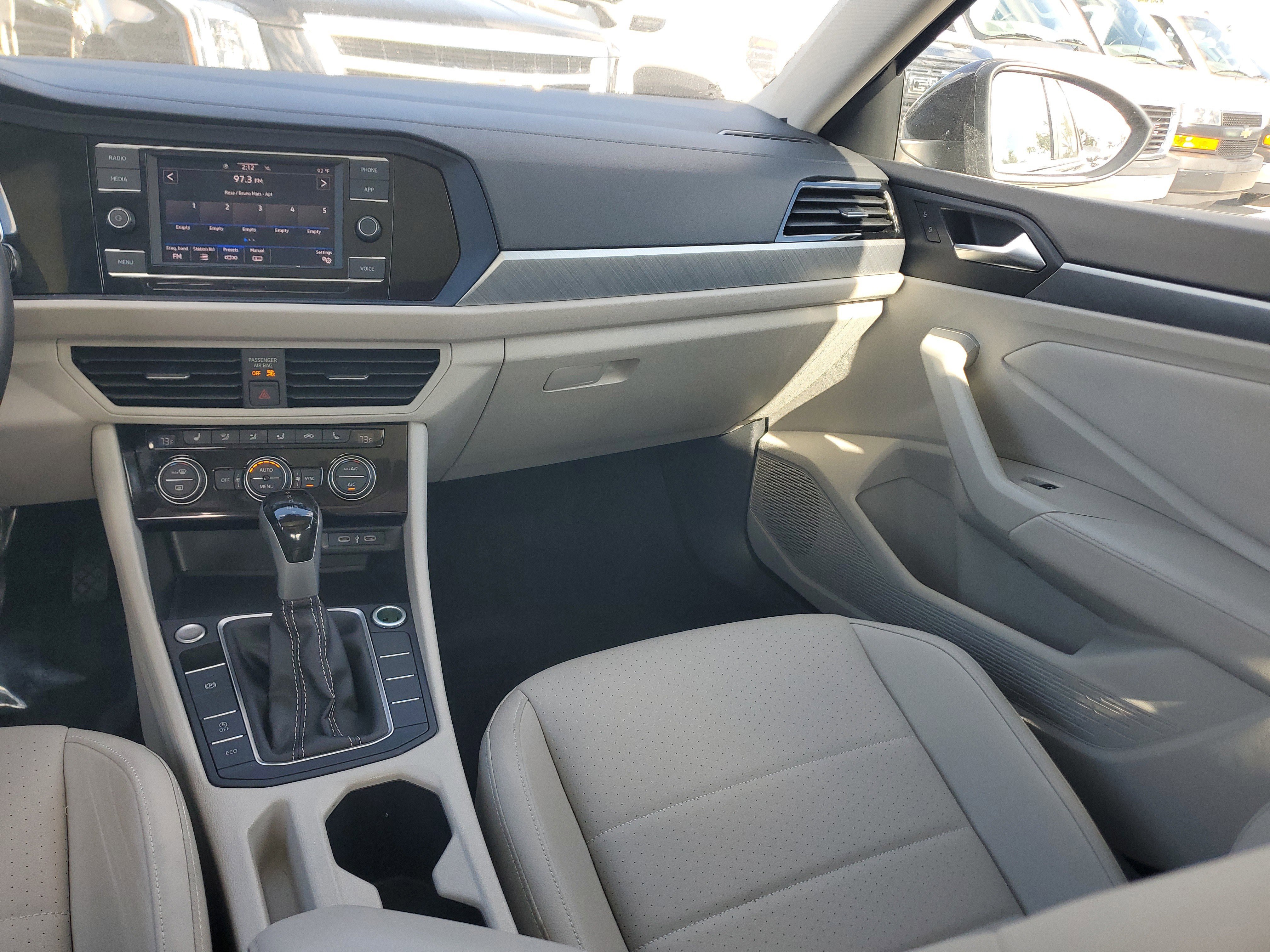 Used 2023 Volkswagen Jetta SE w/ Panoramic Sunroof Package image 16