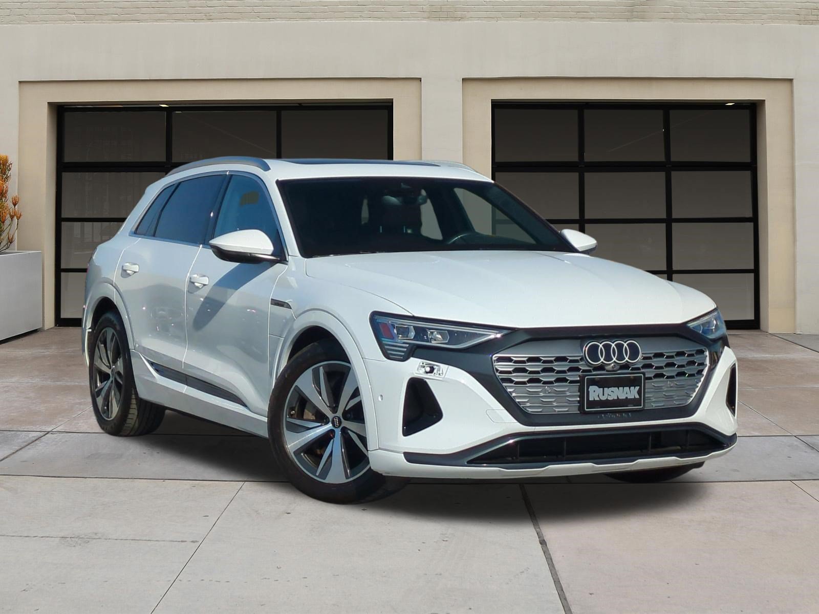 Used 2024 Audi Q8 e-tron Premium Plus AWD/4WD image 32