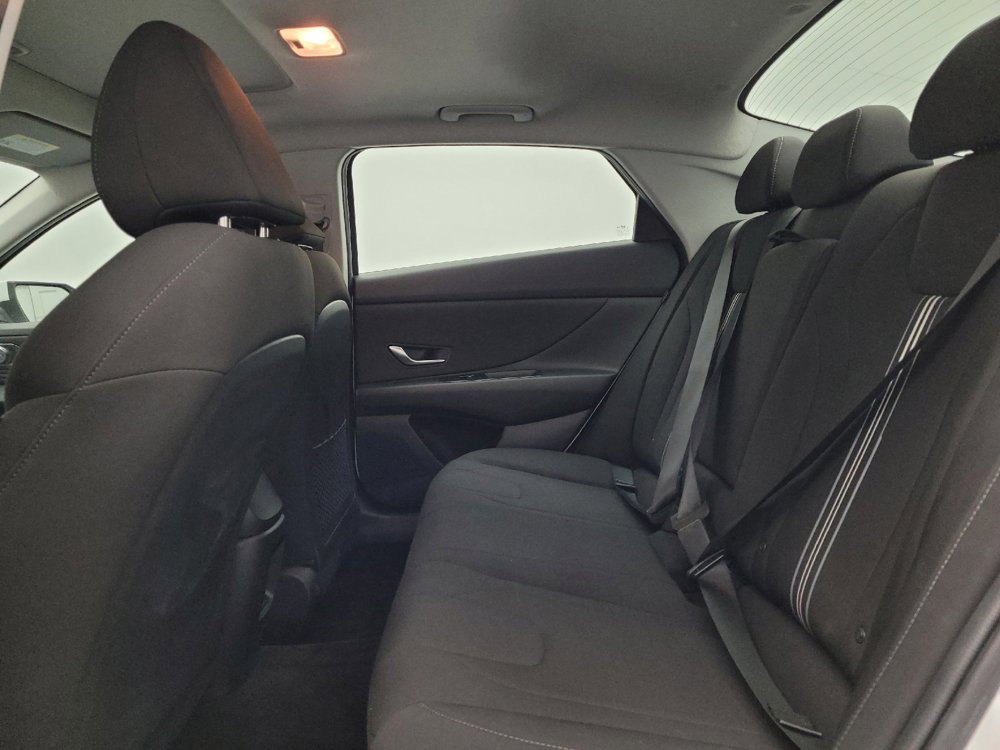 Used 2025 Hyundai Elantra SEL image 19