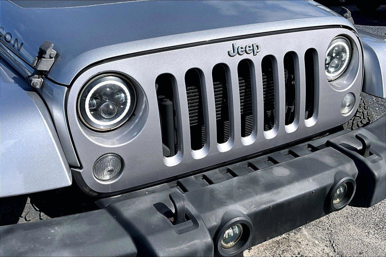 Used 2014 Jeep Wrangler Unlimited Rubicon w/ Dual Top Group AWD/4WD image 34