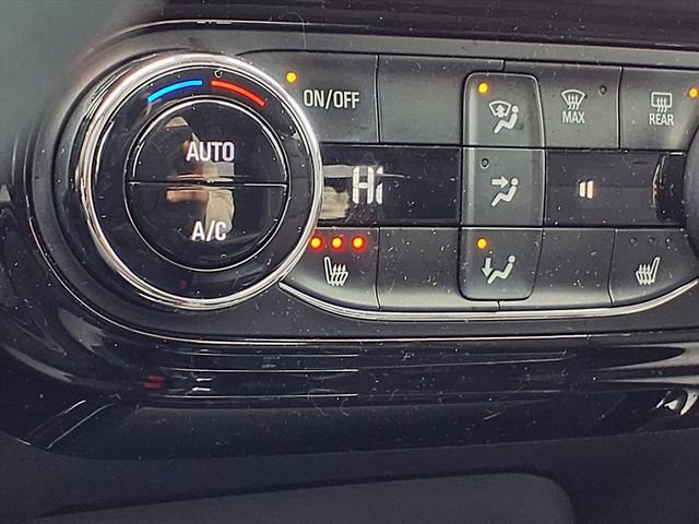 Used 2024 Chevrolet Trax LT w/ LT Convenience Package image 4