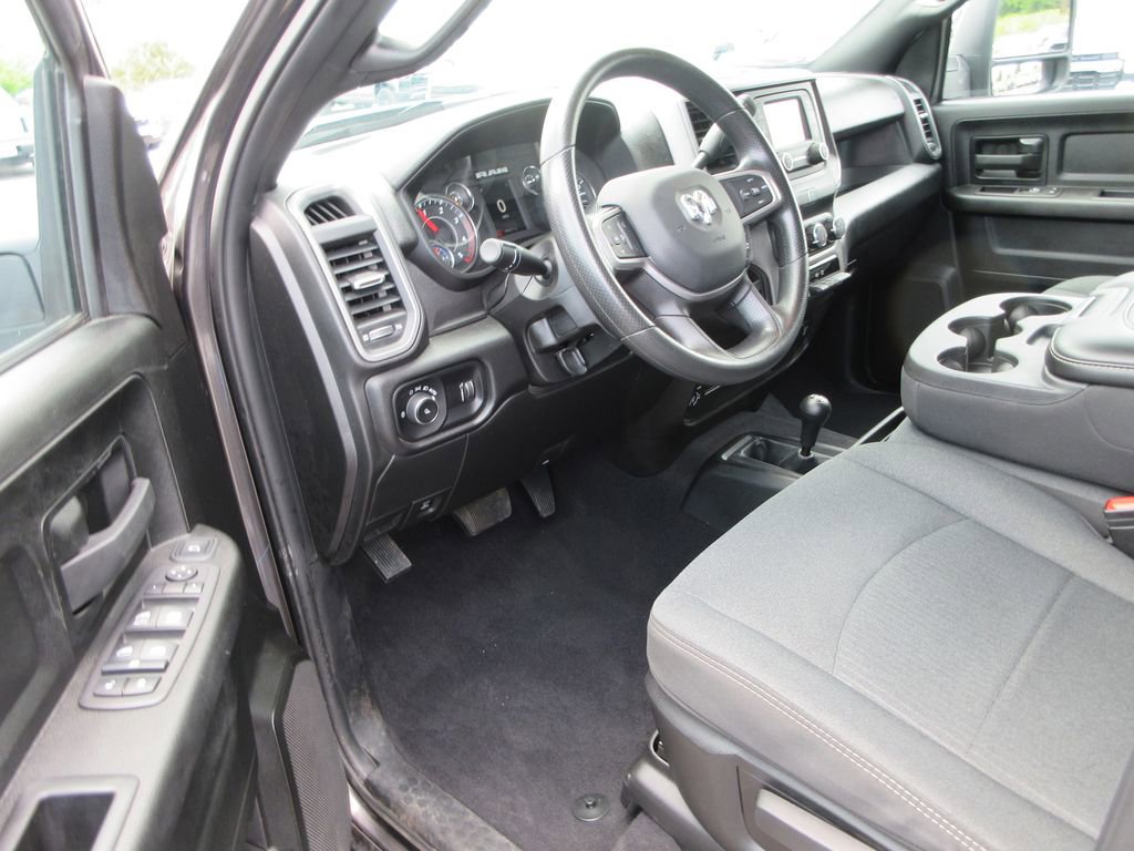 Used 2024 RAM 3500 Tradesman w/ Chrome Appearance Group AWD/4WD image 15