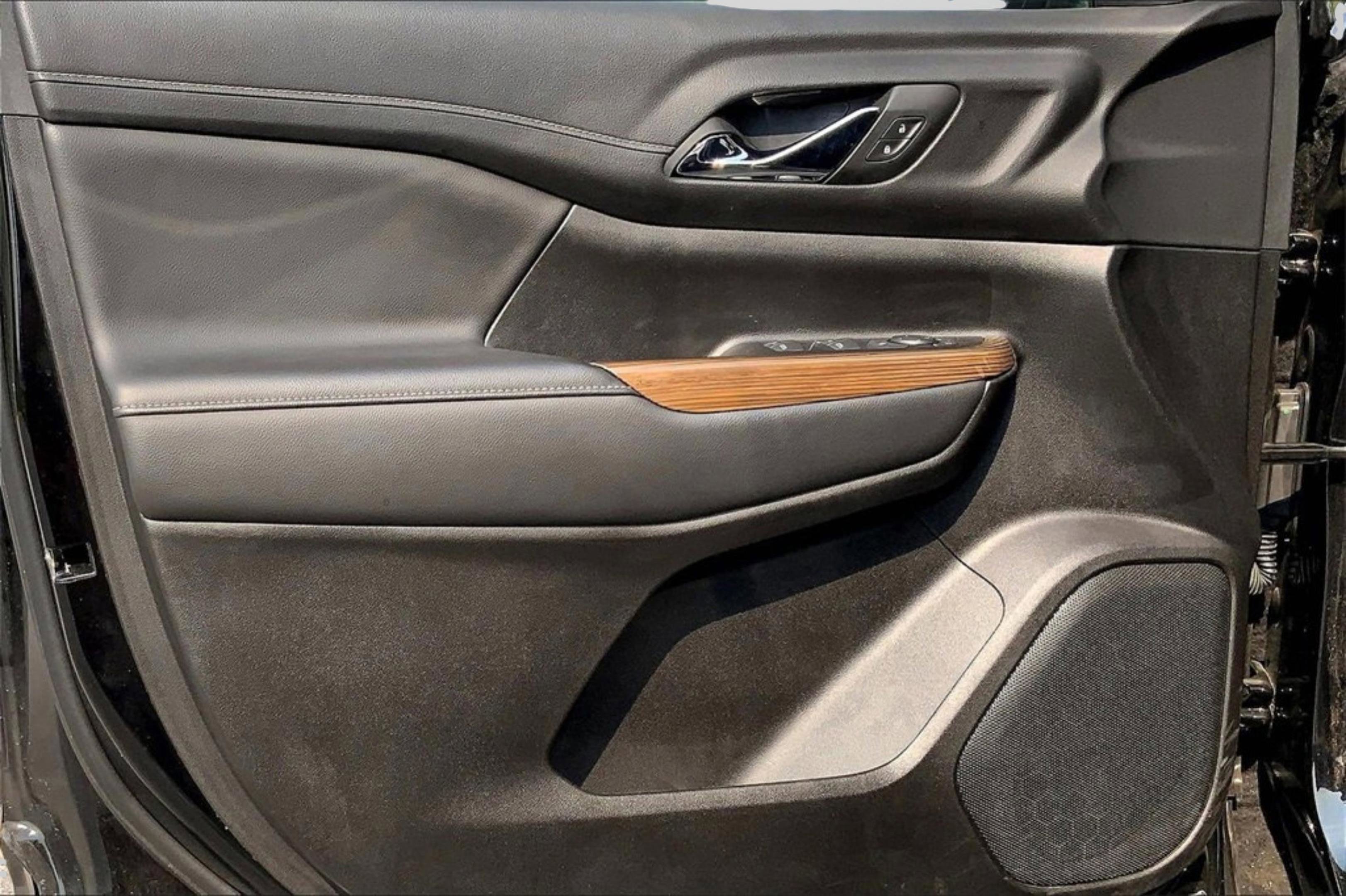 Used 2023 GMC Acadia SLE image 28