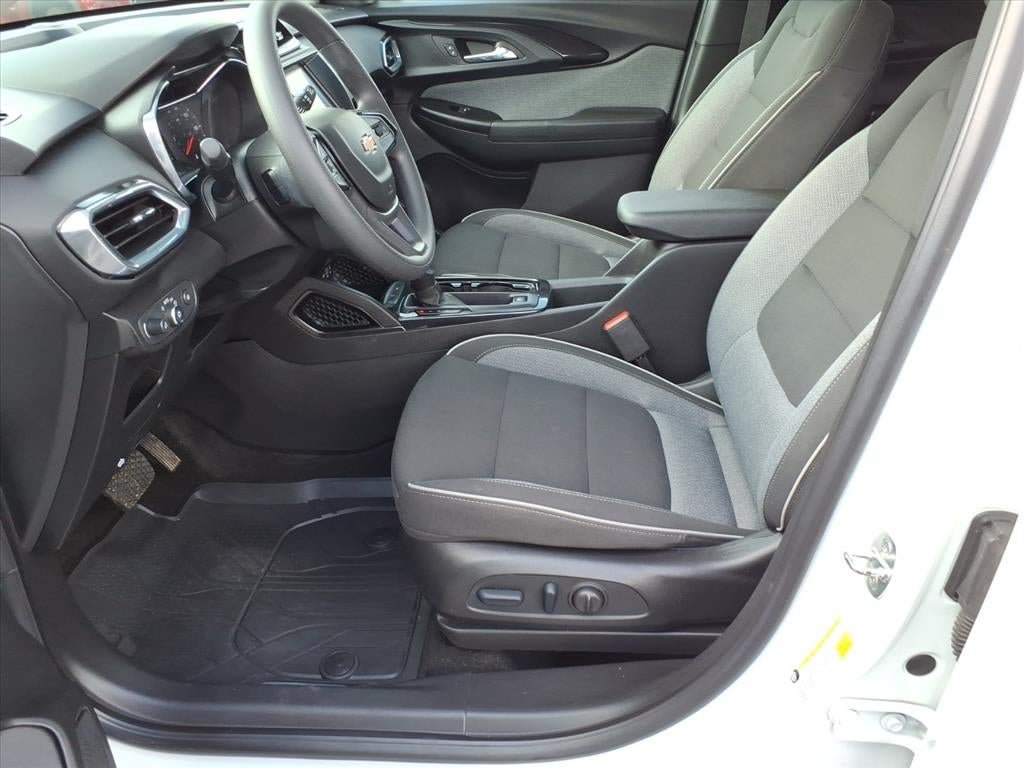 Used 2023 Chevrolet TrailBlazer LT FWD image 13