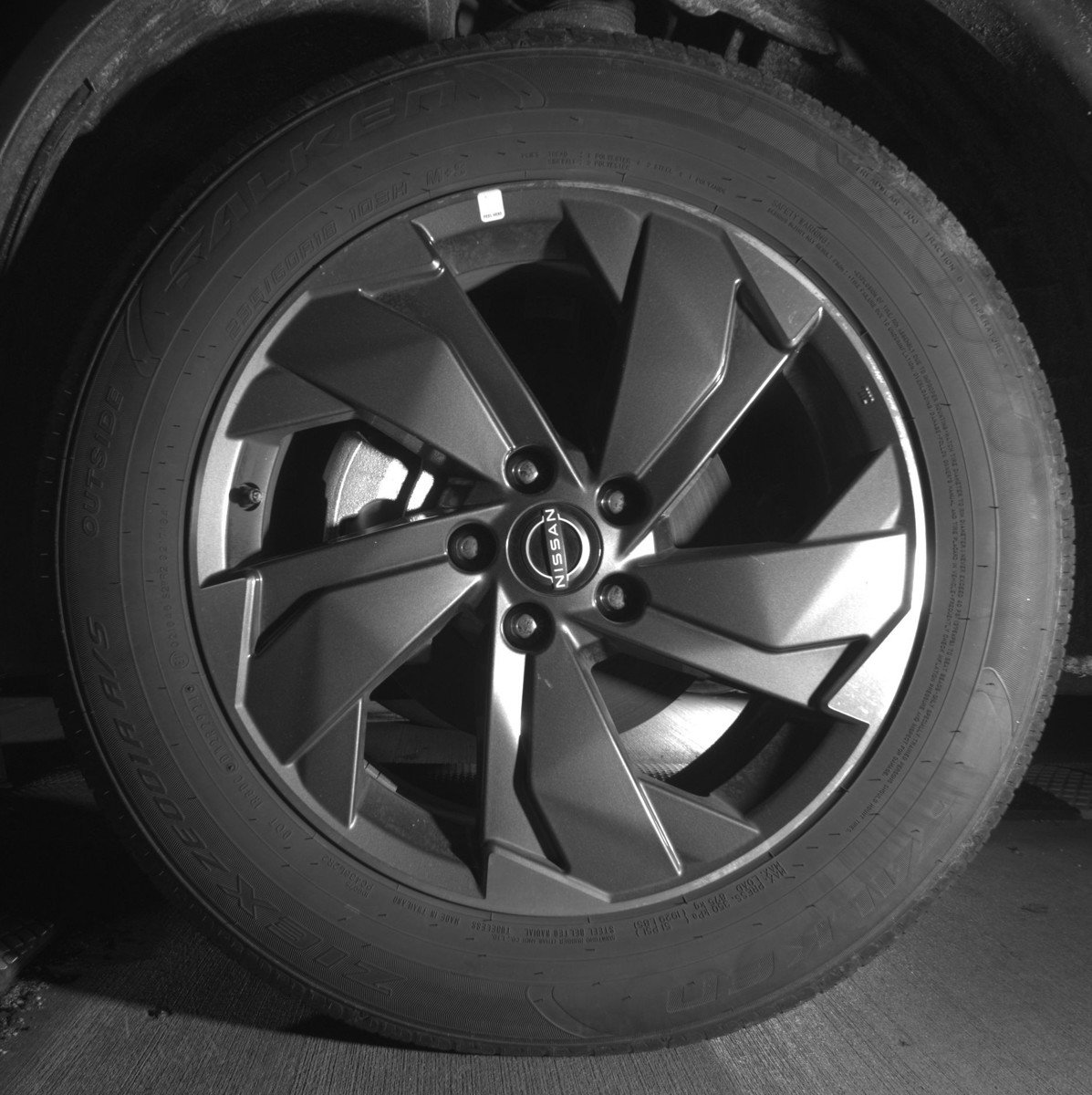 Used 2025 Nissan Rogue SV FWD image 12