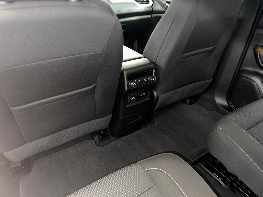 Certified 2023 GMC Acadia SLE w/ Driver Convenience Package image 19