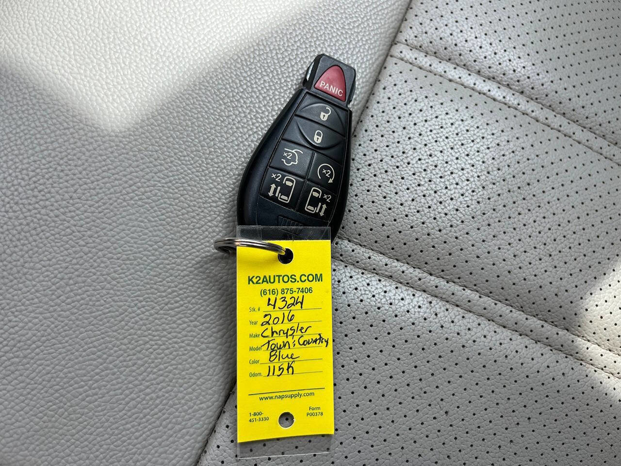 Used 2016 Chrysler Town & Country Touring-L w/ Driver Convenience Group FWD image 15