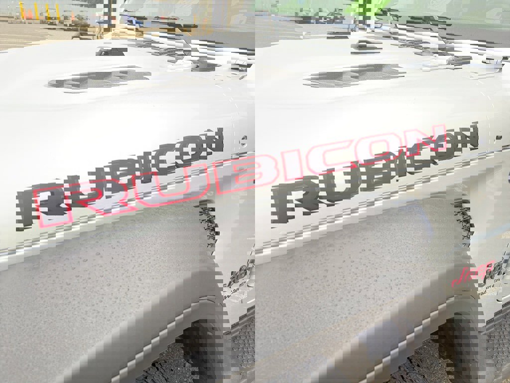 Used 2023 Jeep Wrangler Unlimited Rubicon image 3