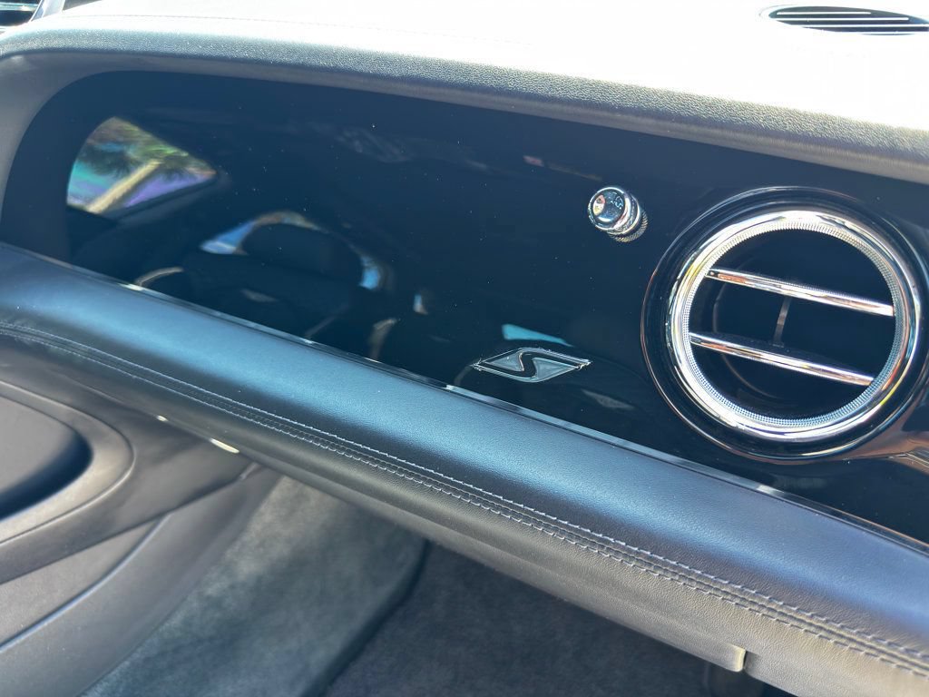 Used 2022 Bentley Bentayga AWD/4WD image 27