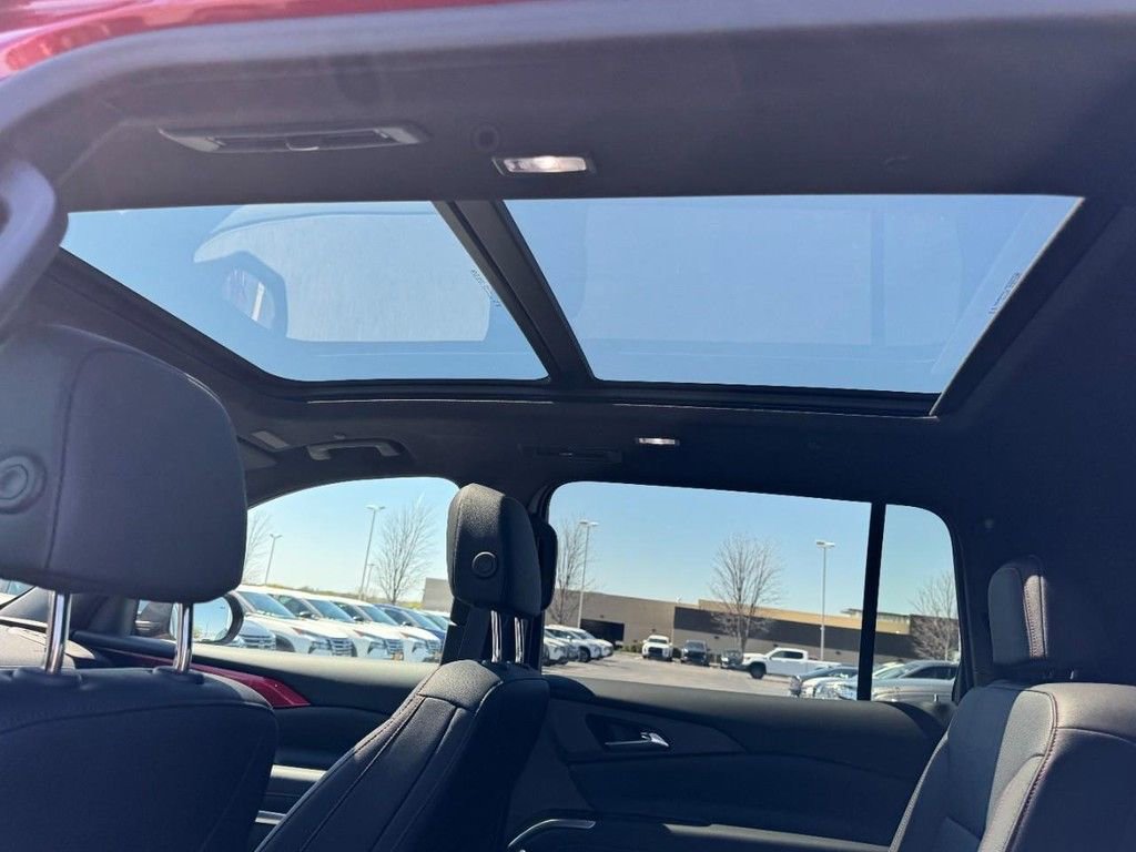 Used 2024 Chevrolet Traverse Z71 image 11