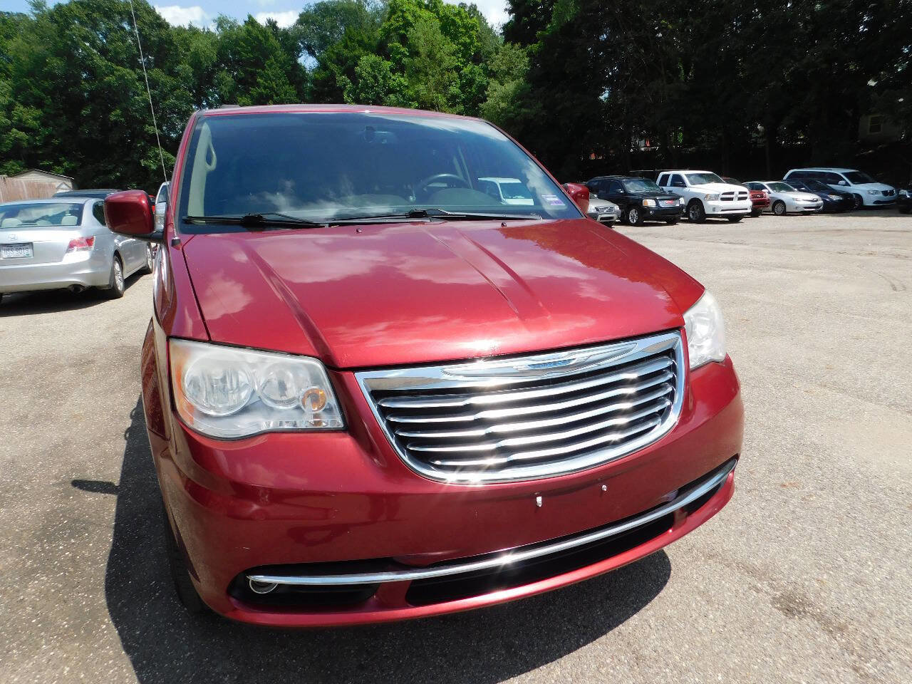 Used 2013 Chrysler Town & Country Touring image 6