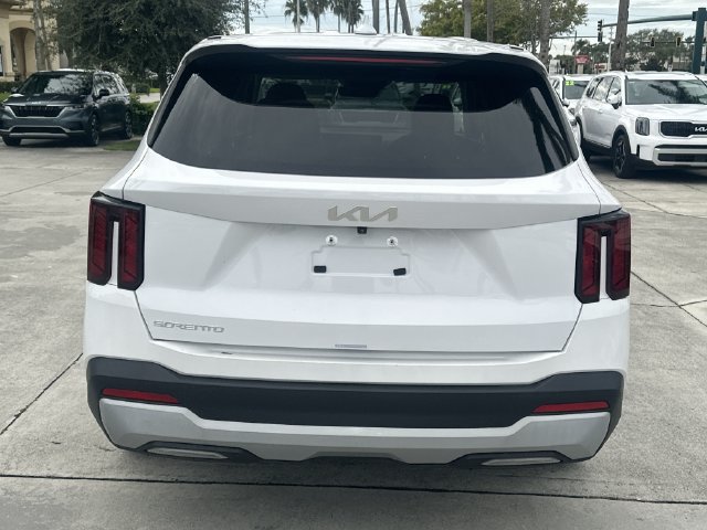 Certified 2025 Kia Sorento LX FWD image 7