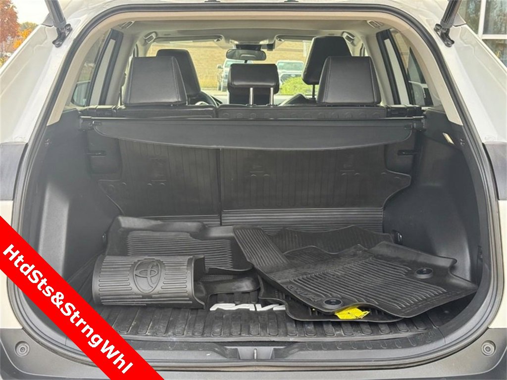 Used 2023 Toyota RAV4 XLE Premium image 4