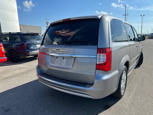 Used 2015 Chrysler Town & Country Touring FWD image 22