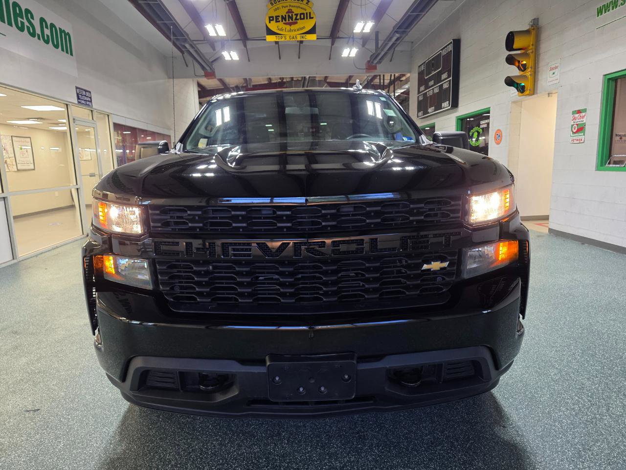 Used 2020 Chevrolet Silverado 1500 Custom w/ Custom Value Package AWD/4WD image 3