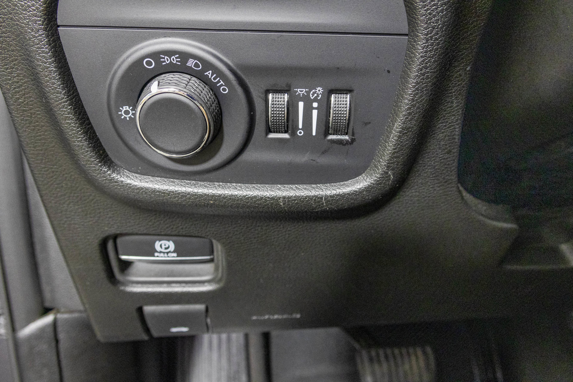 Used 2024 Jeep Grand Cherokee Laredo AWD/4WD image 34