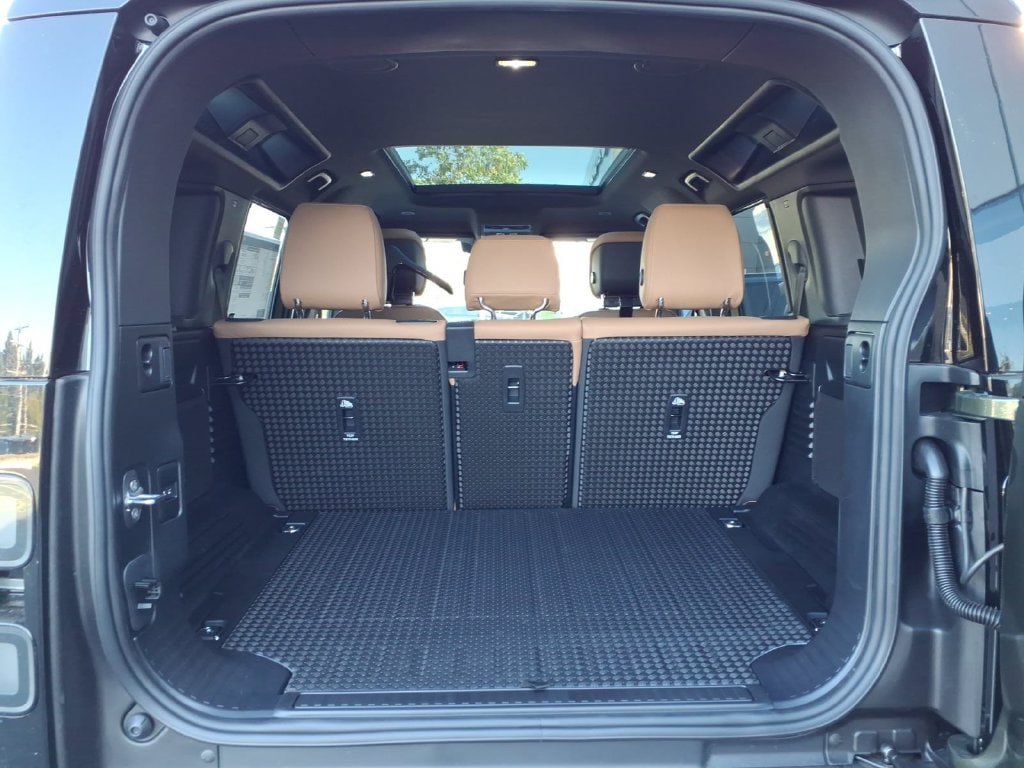New 2026 Land Rover Defender 110 X-Dynamic SE AWD/4WD image 25