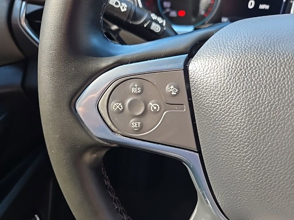 Used 2023 Chevrolet Traverse LT FWD image 17