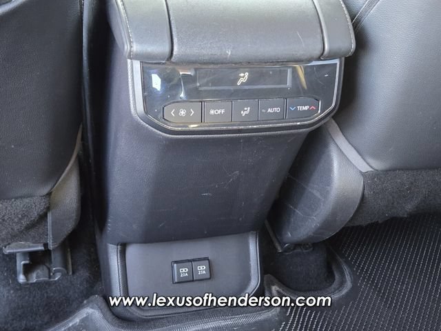 Used 2020 Toyota Highlander XLE FWD image 13