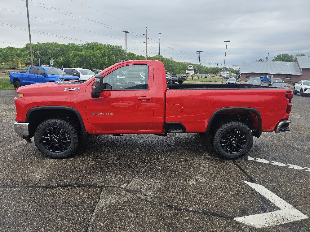 New 2025 Chevrolet Silverado 3500 LT image 2