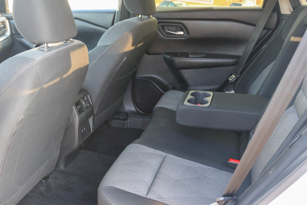 Used 2025 Nissan Rogue SV FWD image 13
