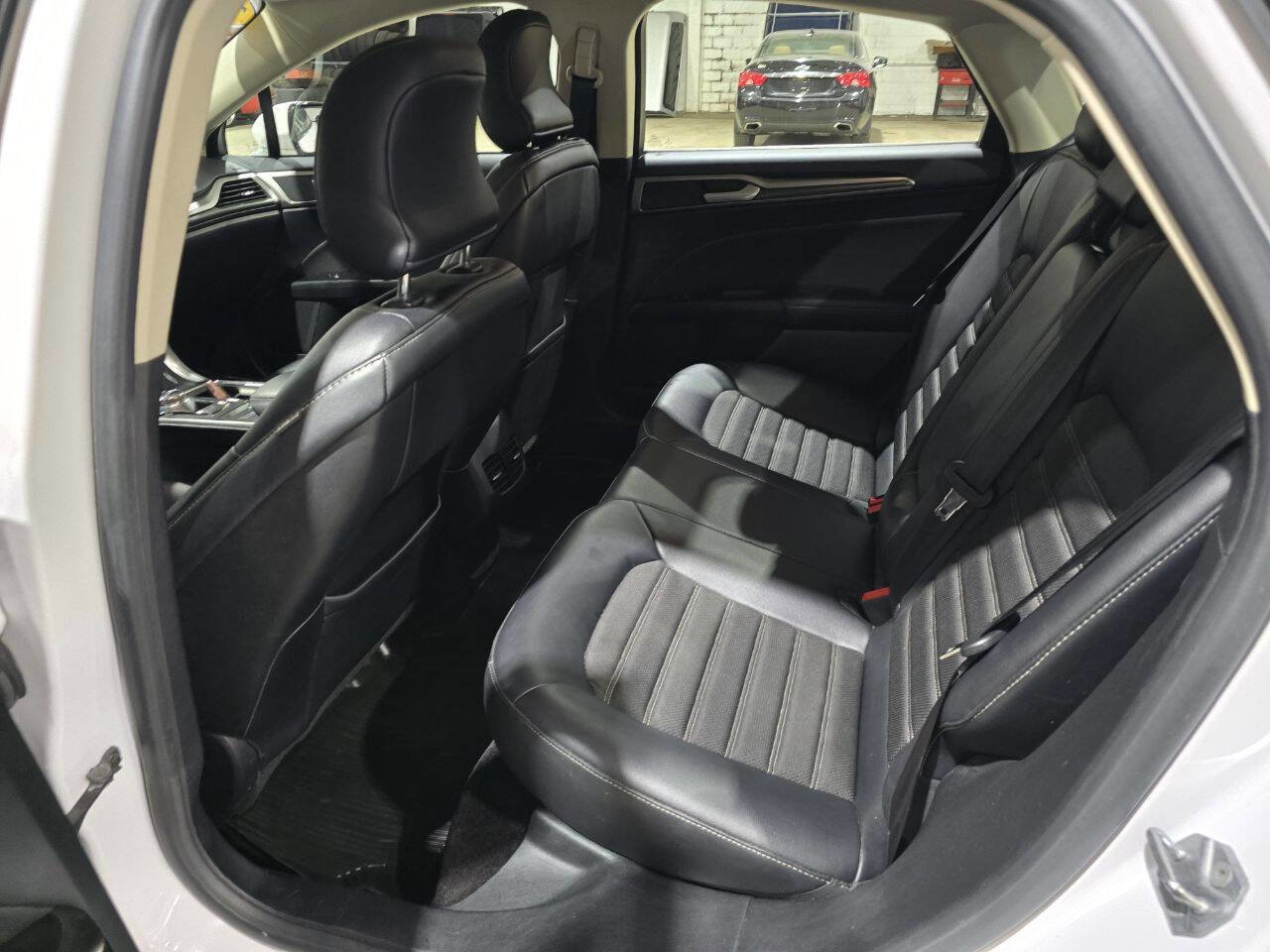 Used 2017 Ford Fusion SE w/ Equipment Group 201A image 29