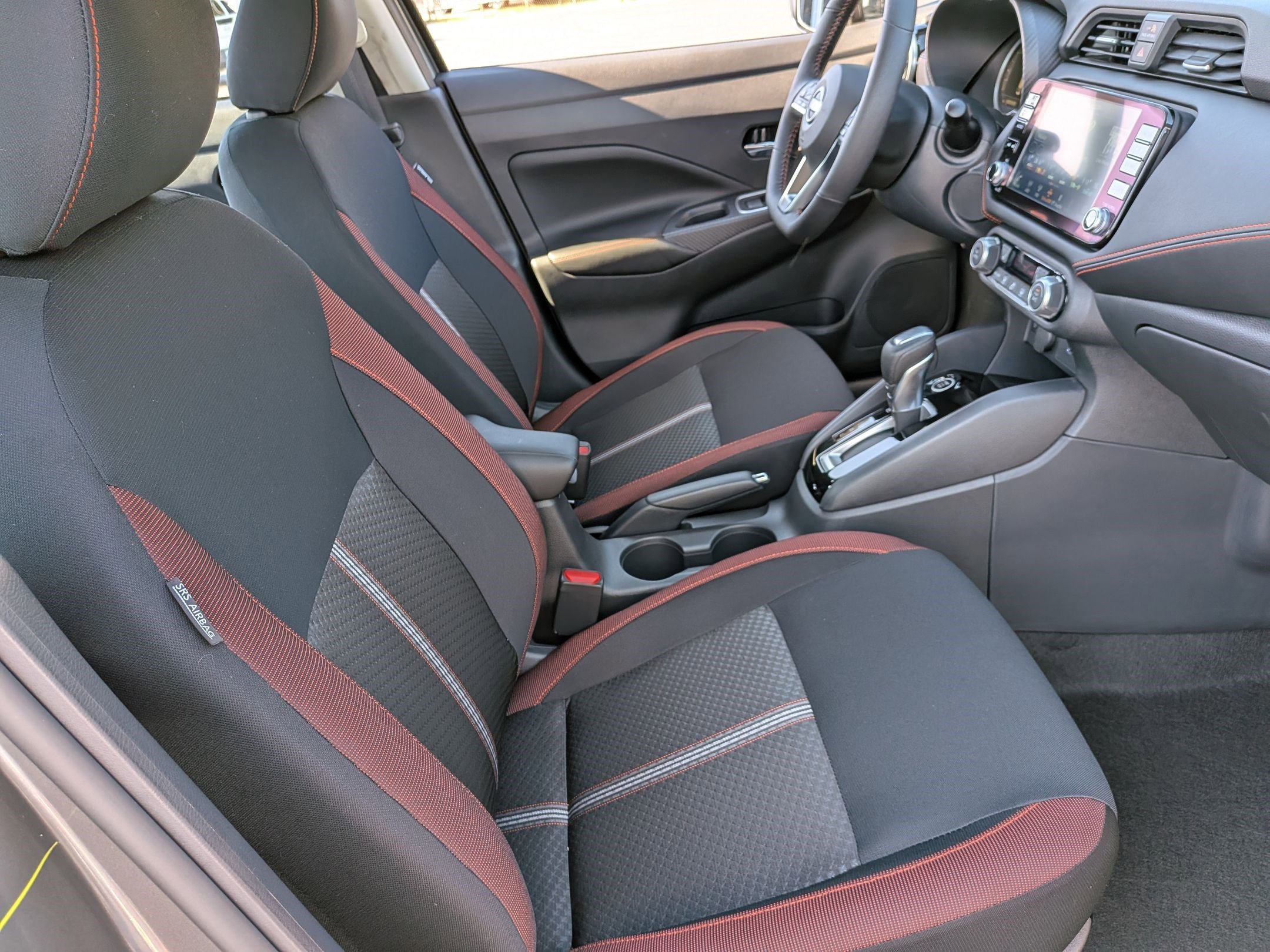 New 2025 Nissan Versa SR w/ Trunk Package FWD image 32