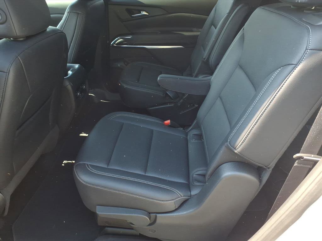 Used 2025 Chevrolet Traverse LT FWD image 13