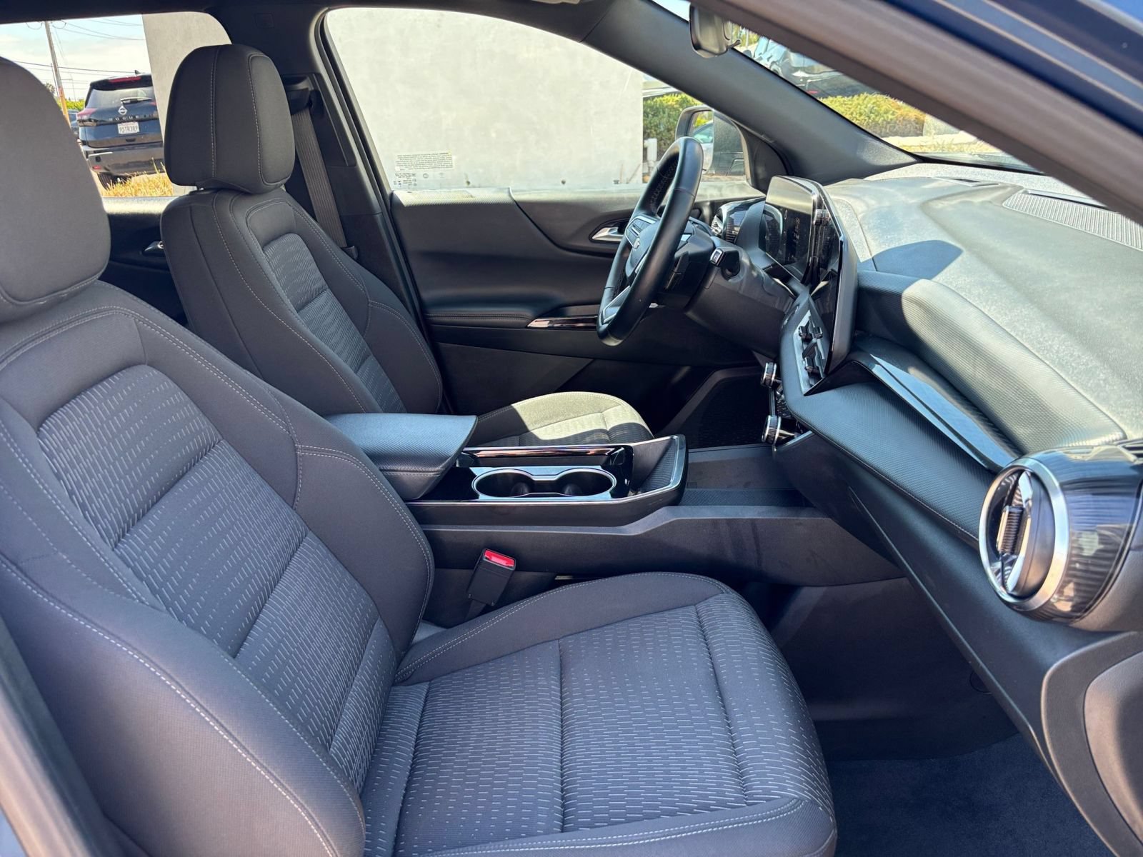 Used 2025 Chevrolet Equinox LT FWD image 36