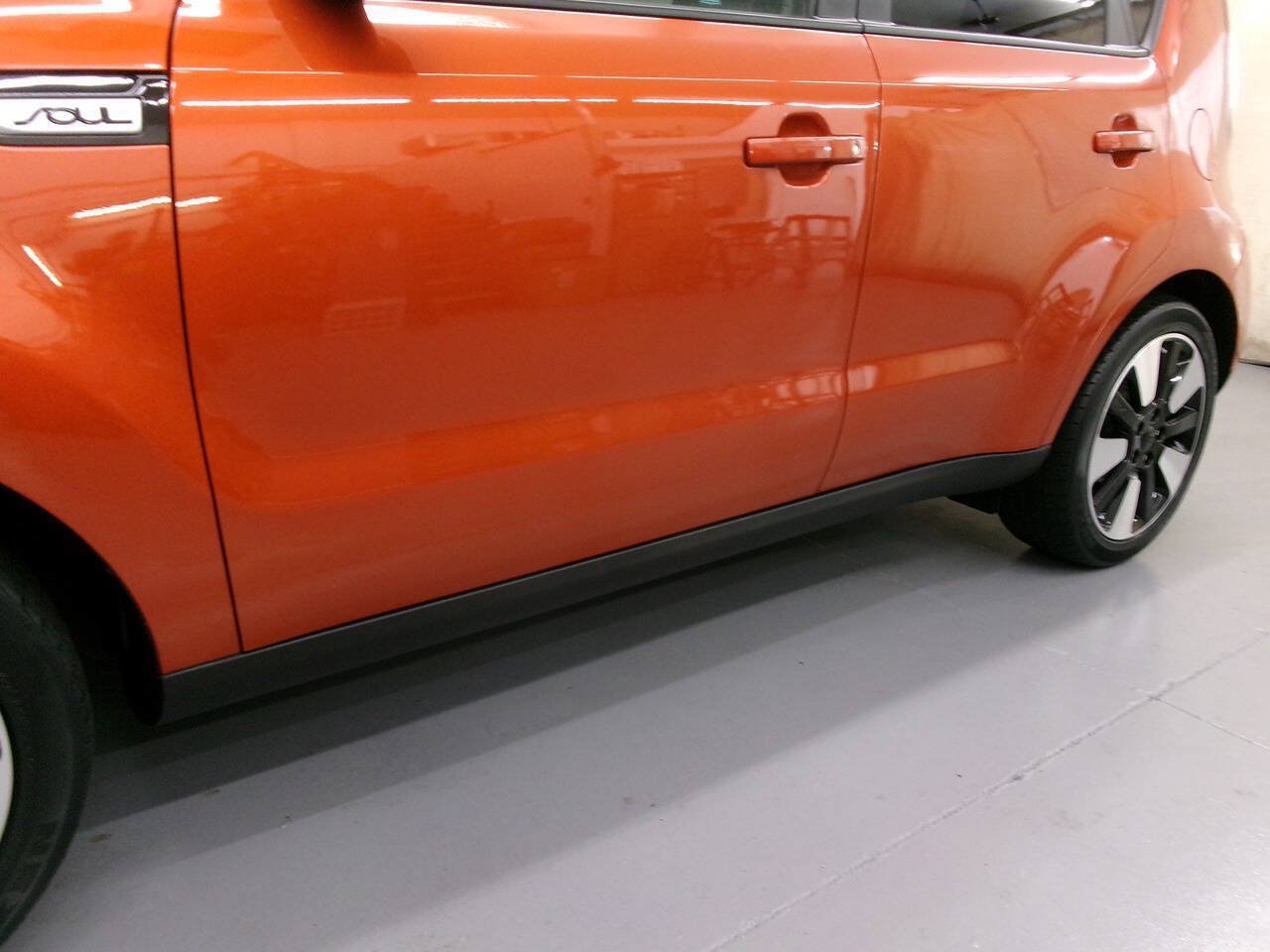 Used 2018 Kia Soul + FWD image 4