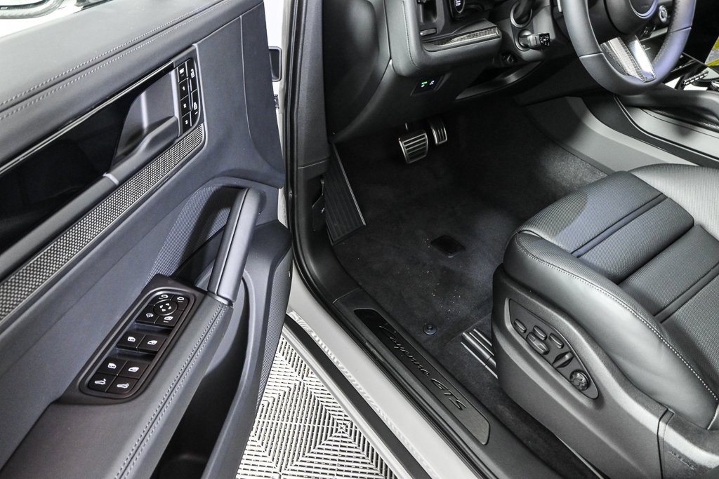 New 2026 Porsche Cayenne GTS image 9
