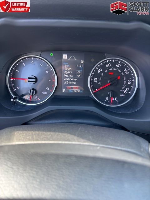 Used 2019 Toyota RAV4 LE image 1