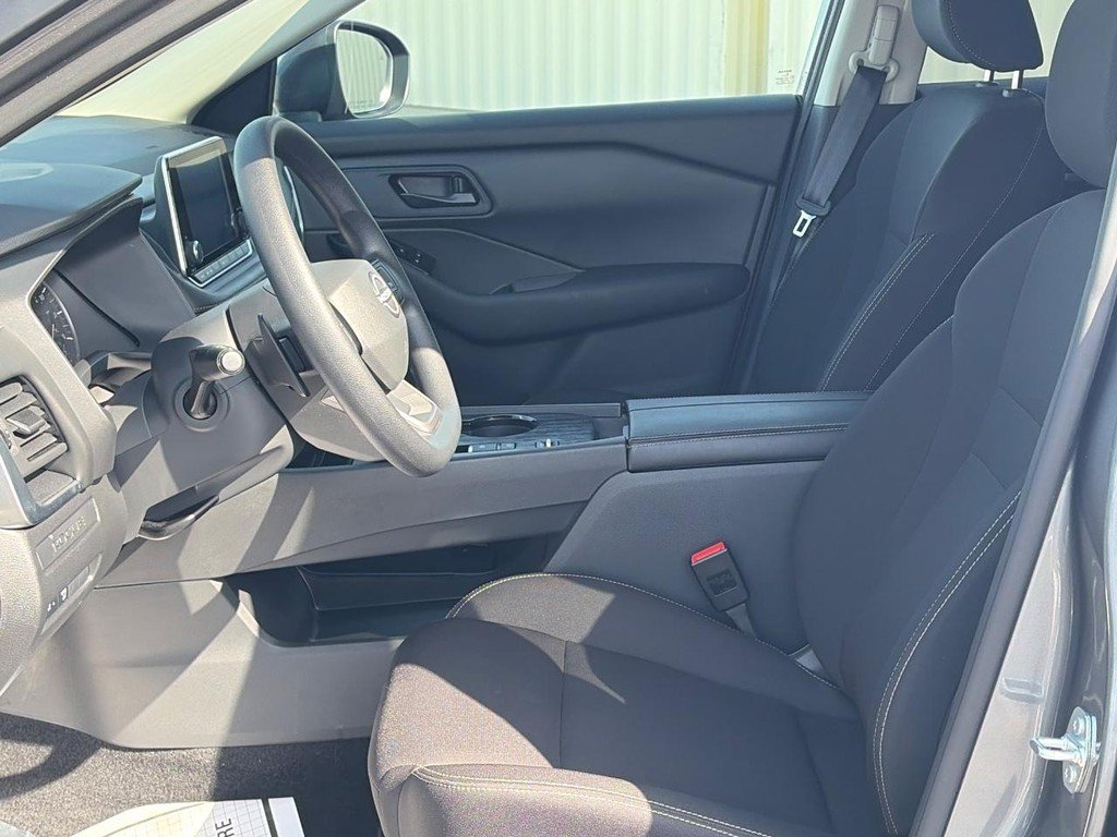 Used 2025 Nissan Rogue S FWD image 18