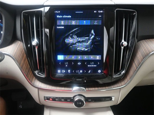 Used 2022 Volvo XC60 B5 Momentum w/ Climate Package image 11