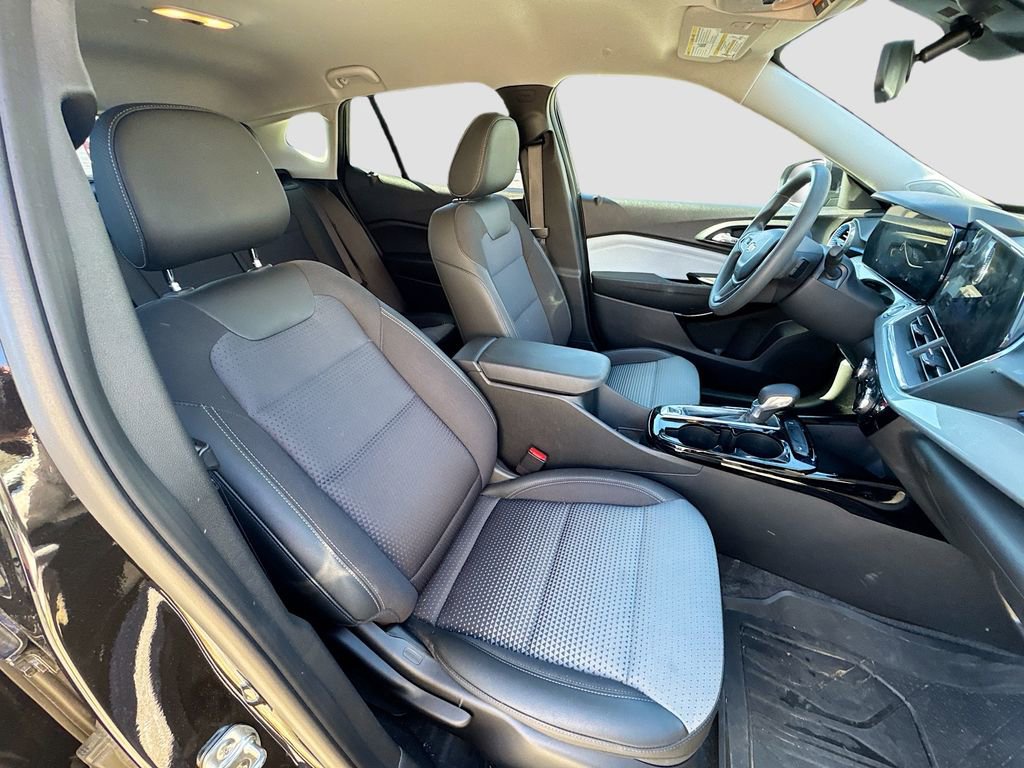 Used 2025 Chevrolet Trax LT image 25