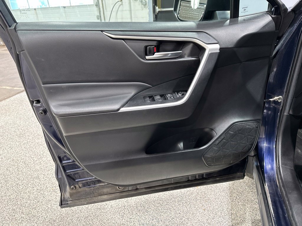 Used 2021 Toyota RAV4 XLE w/ Convenience Package AWD/4WD image 12