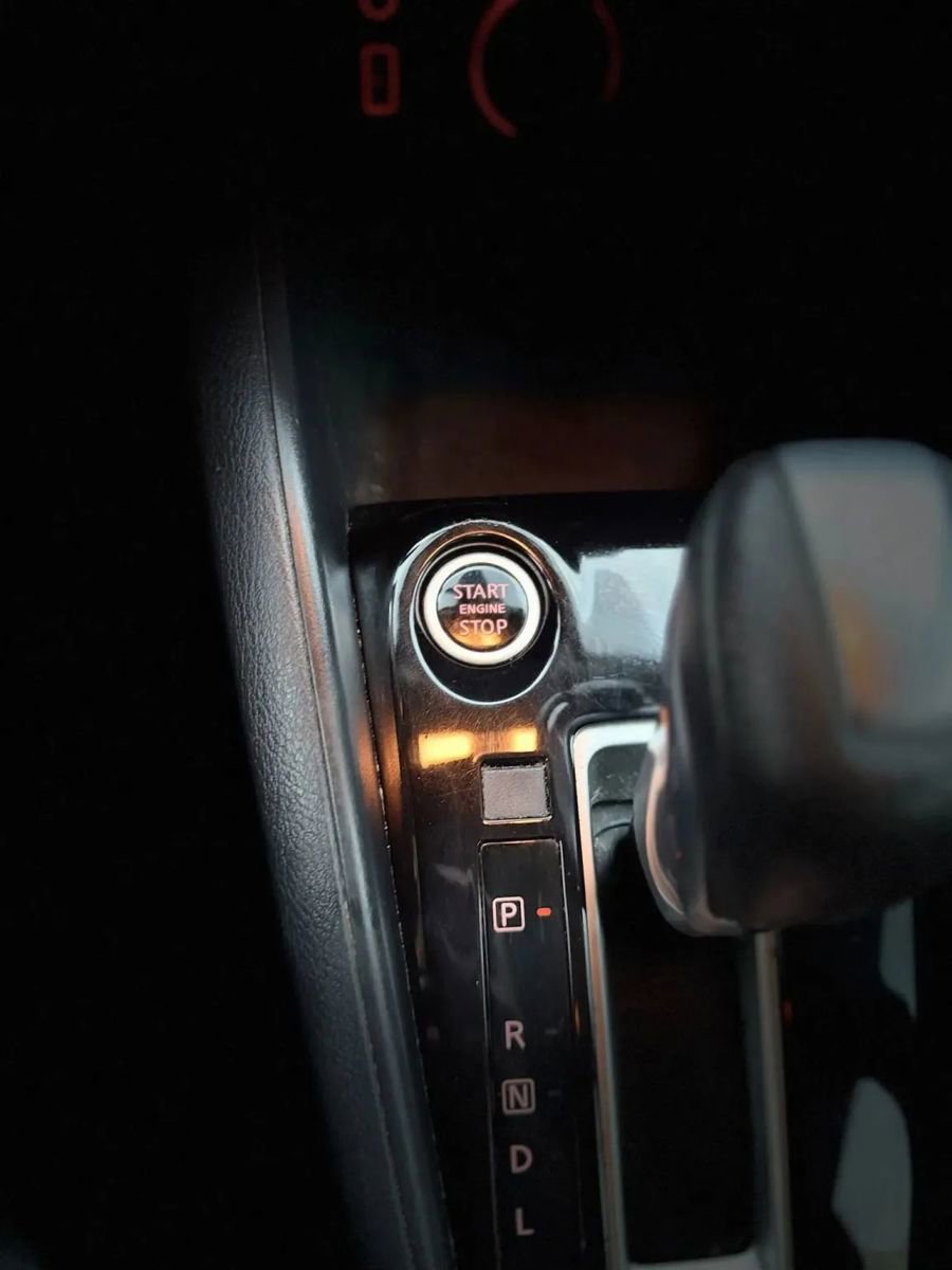 Used 2020 Nissan Kicks S image 19