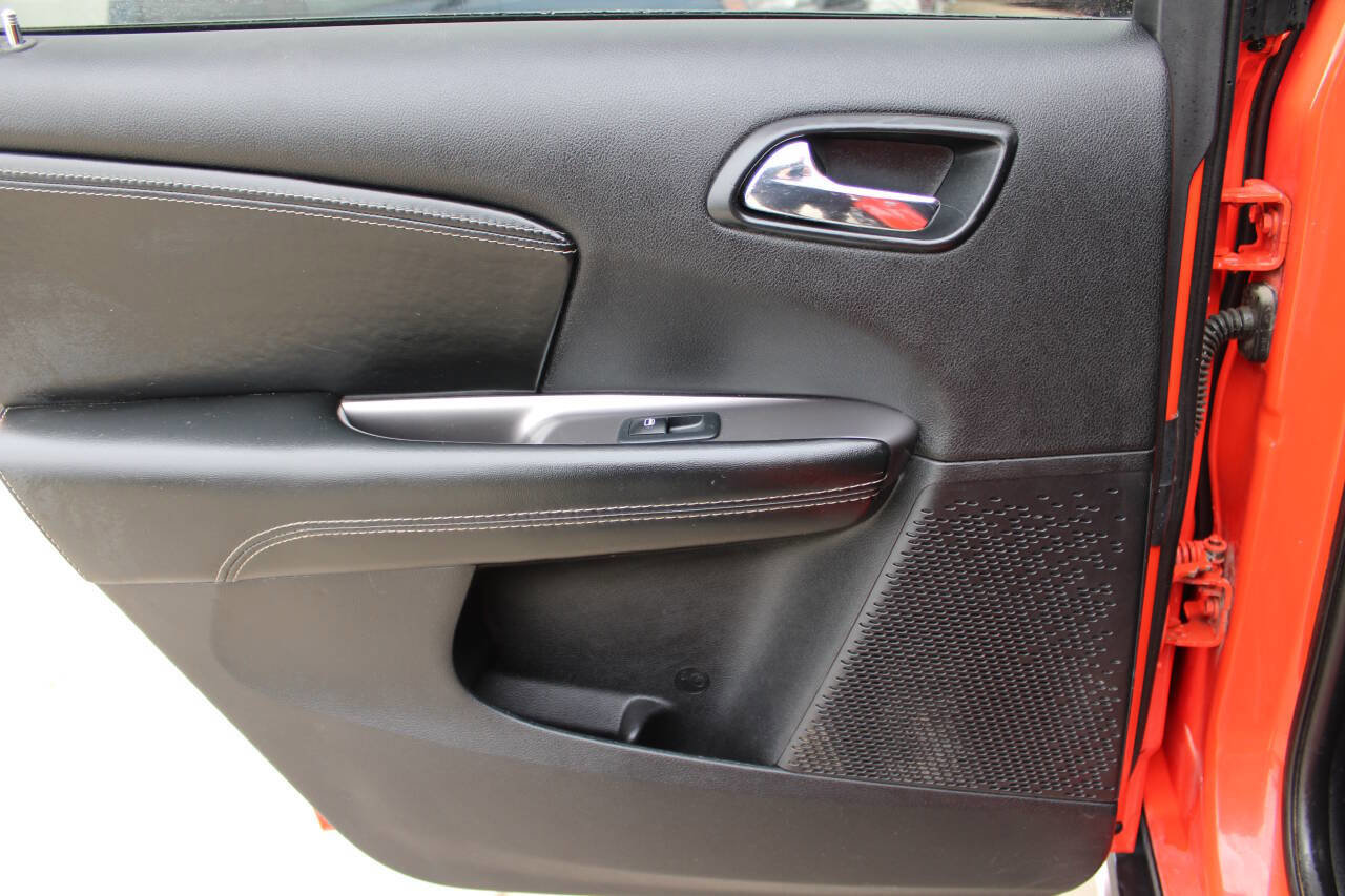 Used 2019 Dodge Journey Crossroad w/ Popular Equipment Group image 9