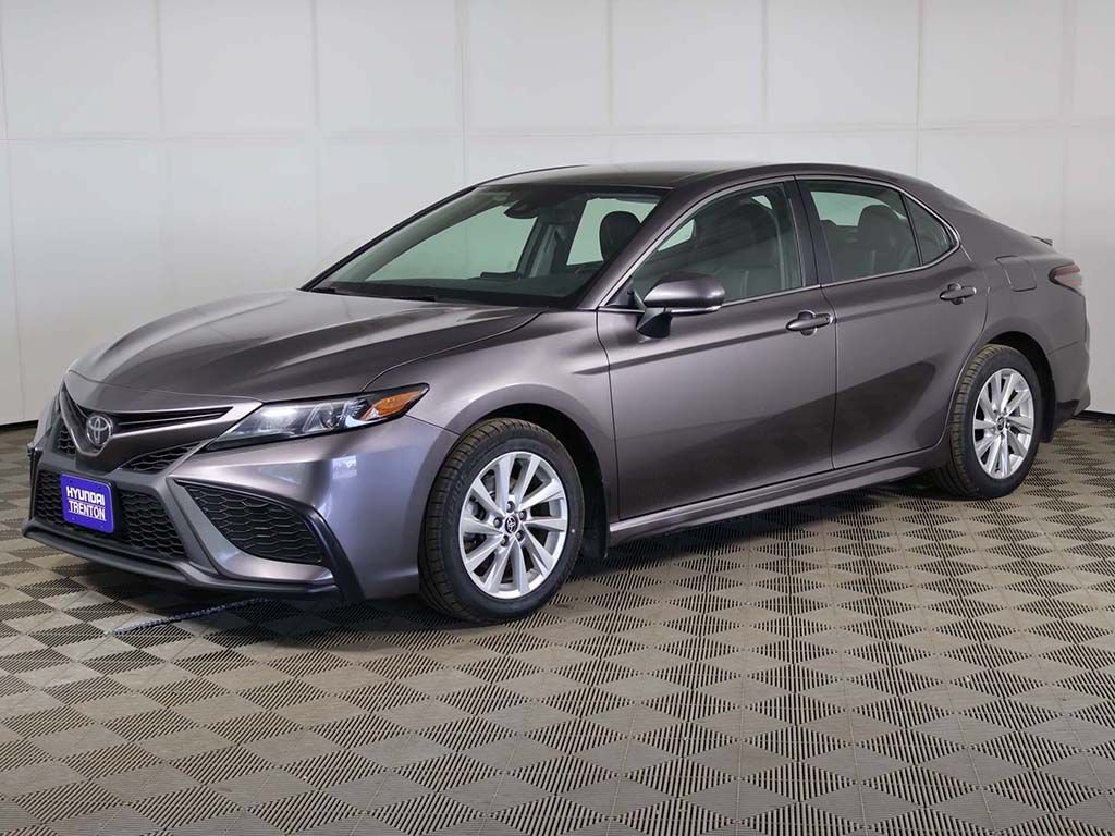 Used 2024 Toyota Camry SE FWD image 6