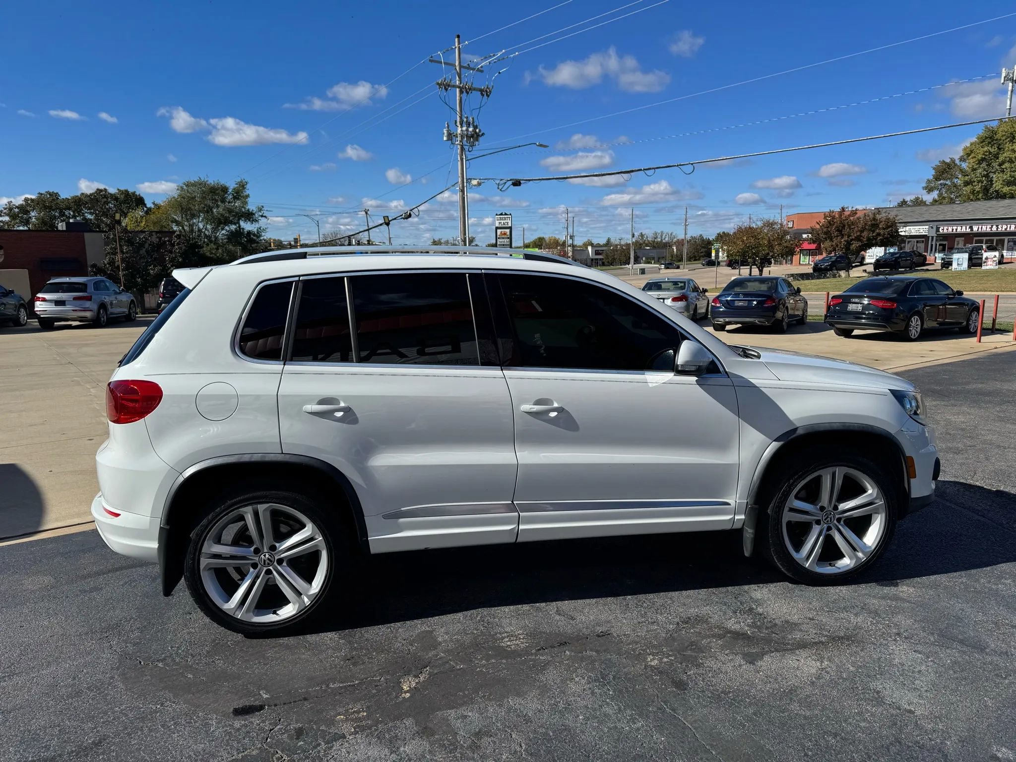 Used 2016 Volkswagen Tiguan R-Line image 7