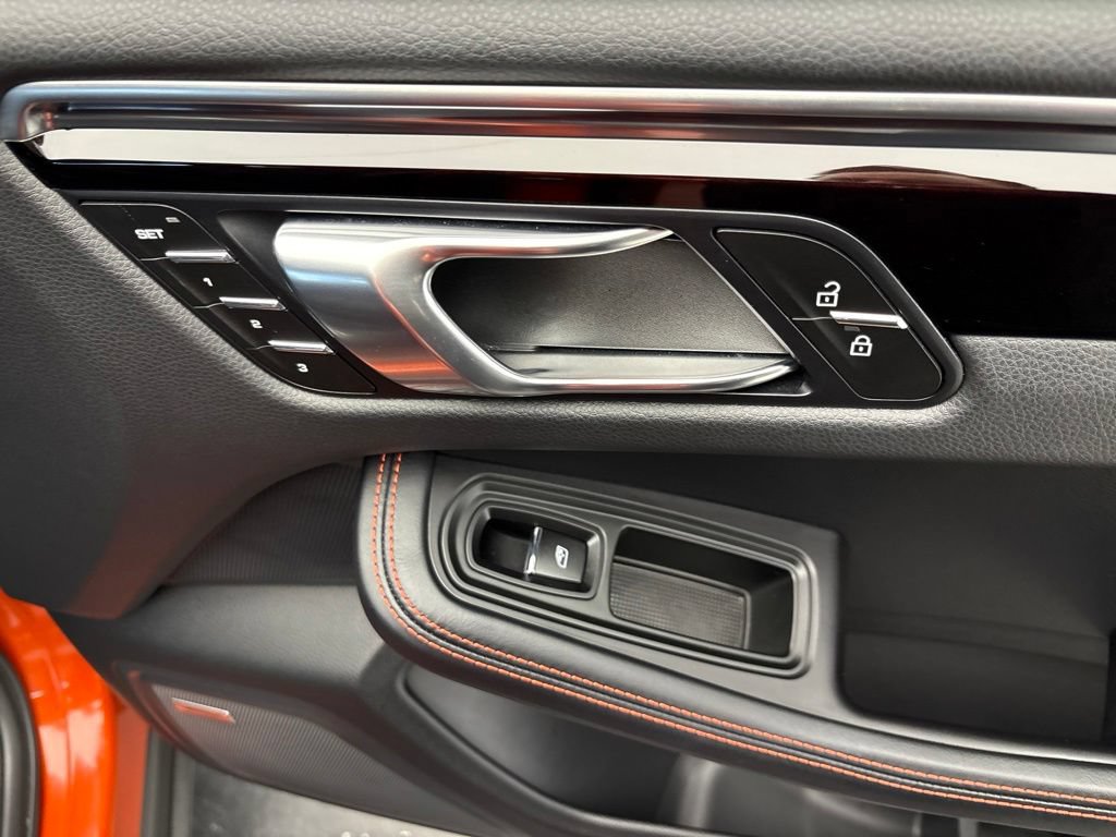 Certified 2024 Porsche Macan AWD/4WD image 24