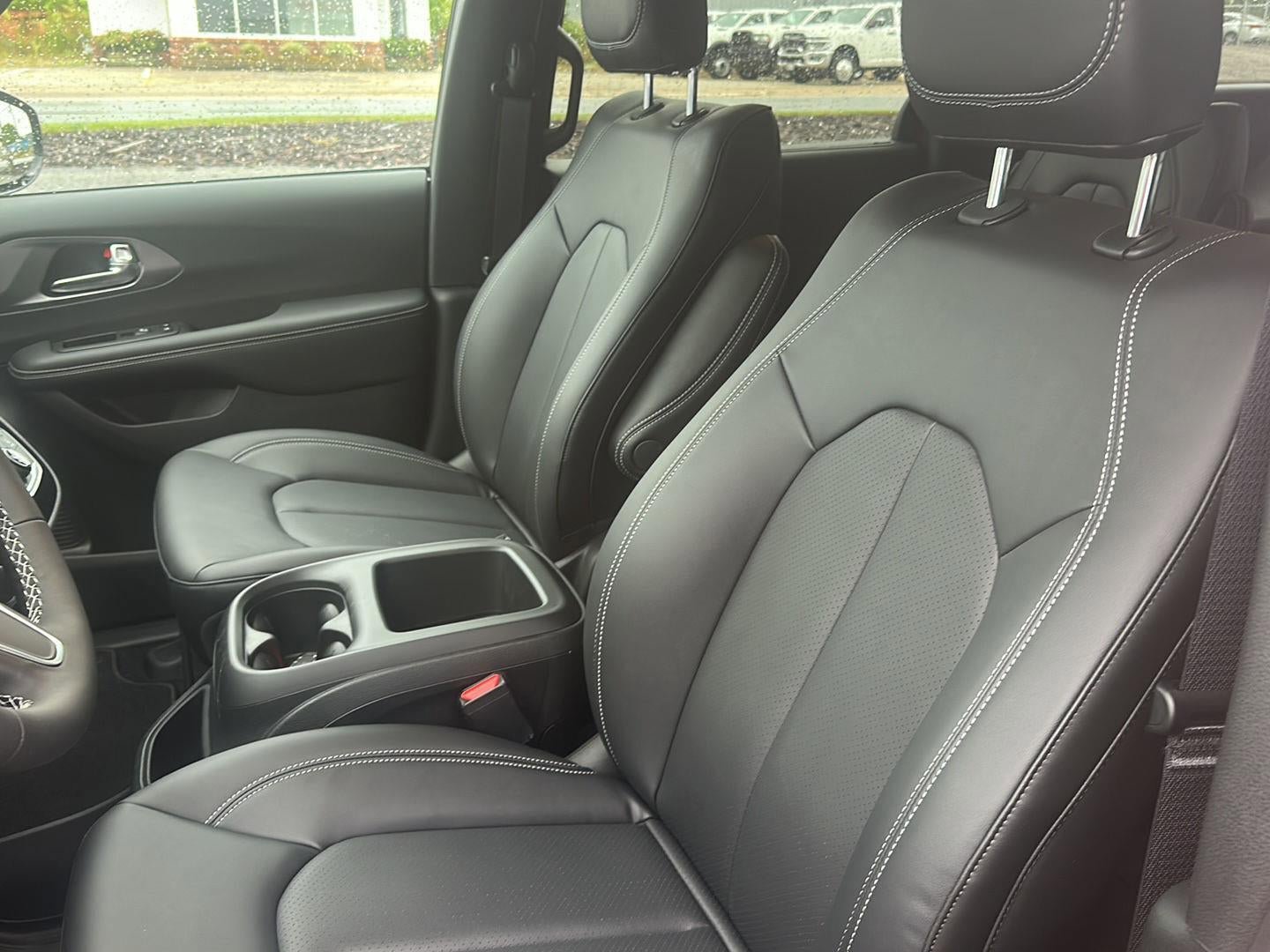 New 2026 Chrysler Pacifica Select image 12
