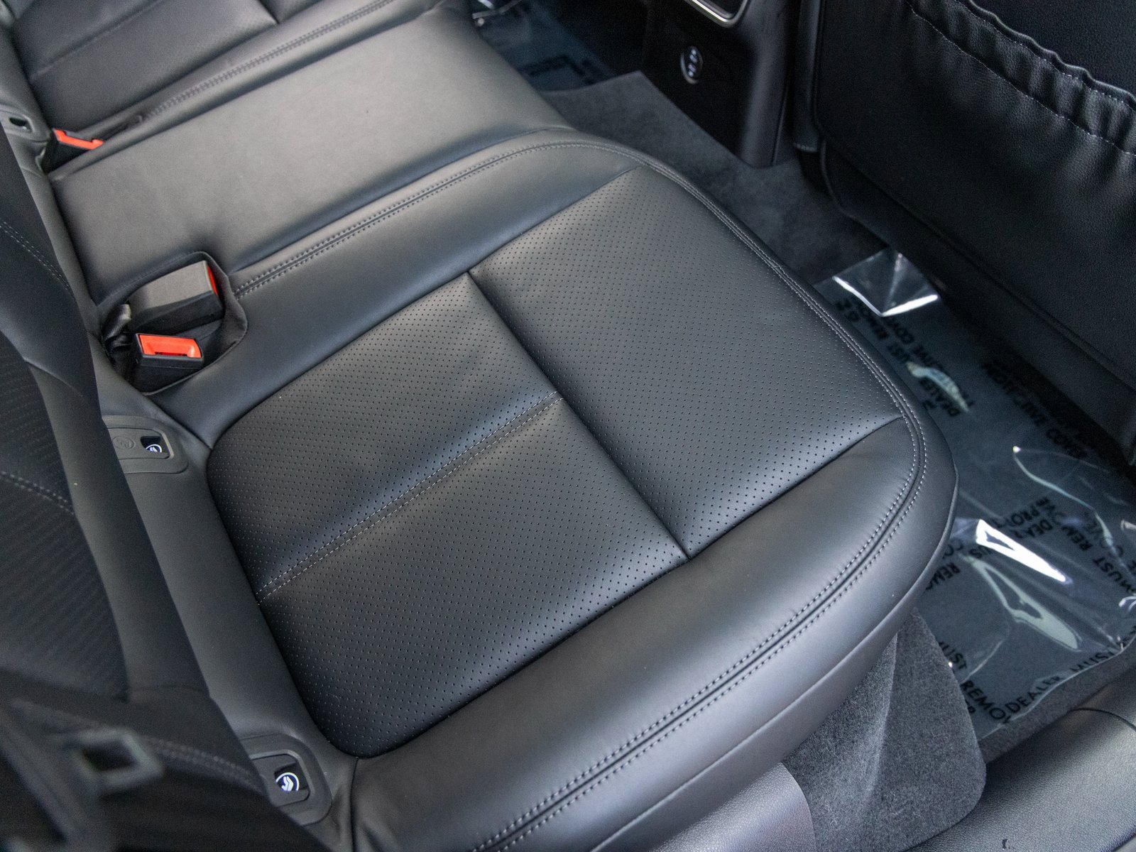 Certified 2025 Porsche Macan image 45