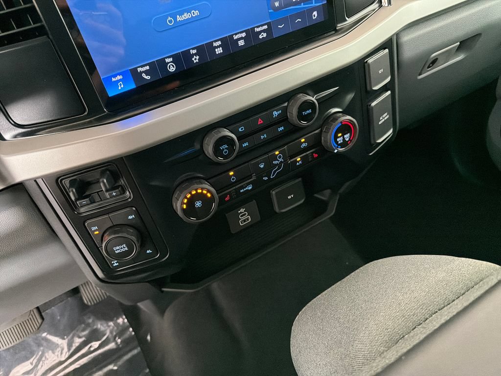 New 2026 Ford F350 XLT w/ XLT Premium Package AWD/4WD image 16