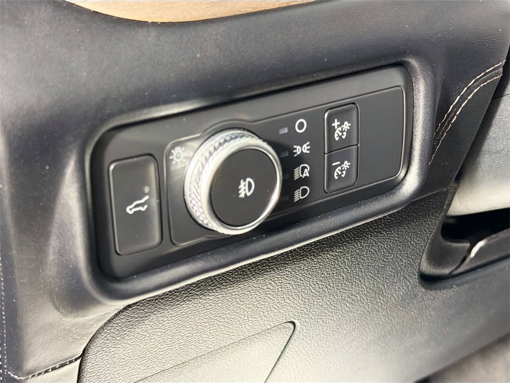 Used 2020 Ford Explorer Platinum image 10