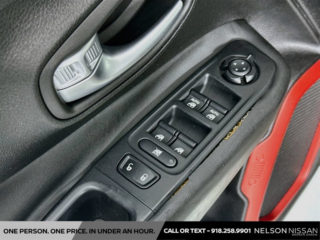 Used 2016 Jeep Renegade Trailhawk AWD/4WD image 18