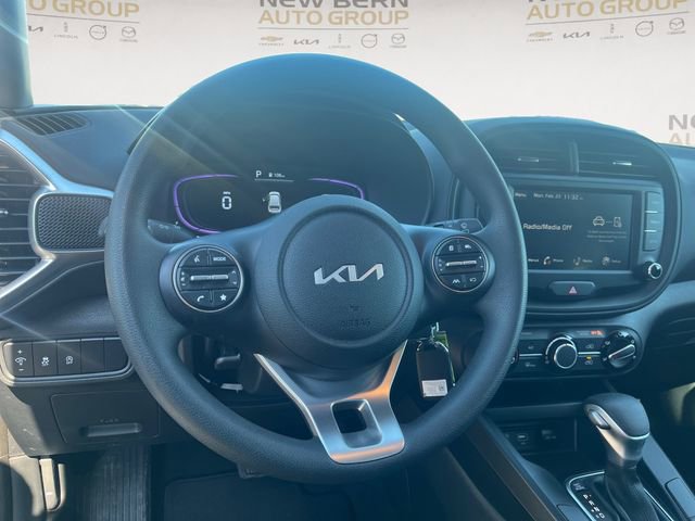 Used 2025 Kia Soul LX image 12
