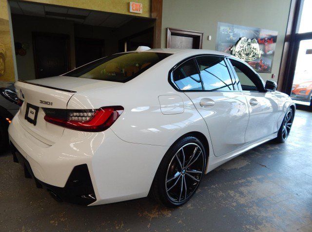 Used 2023 BMW 330i xDrive Sedan w/ M Sport Package image 5