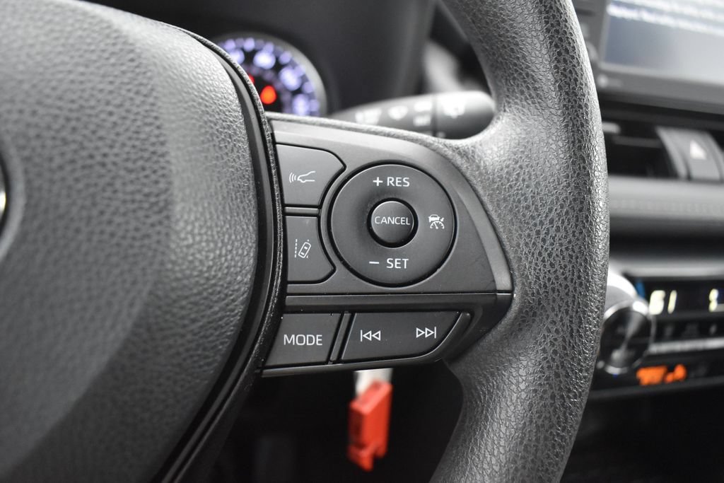 Used 2022 Toyota RAV4 LE AWD/4WD image 17