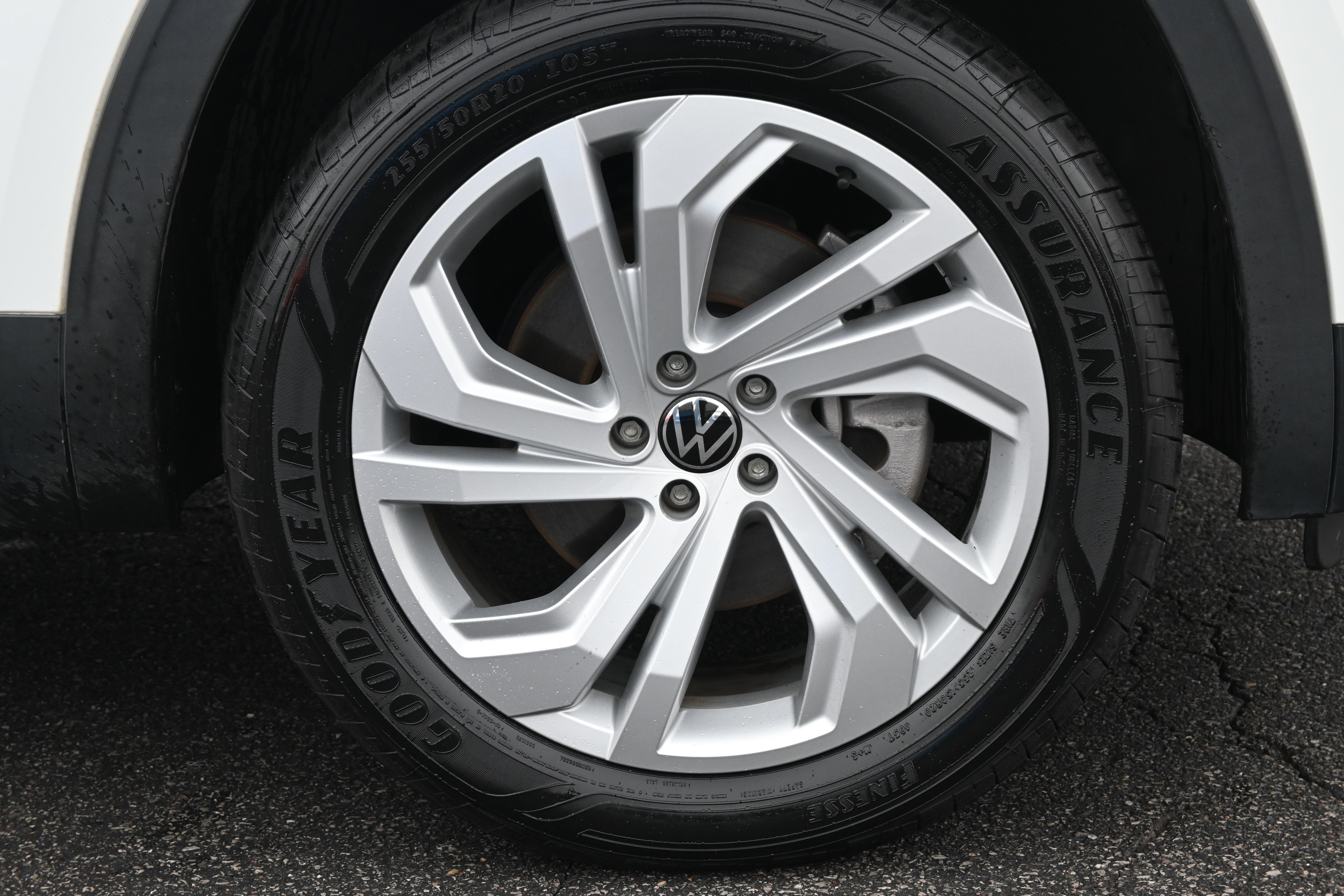 Used 2023 Volkswagen Atlas SE w/ Black Wheel Package image 13